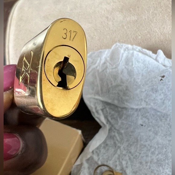 🎉AUTHENTIC Louis Vuitton Gold  Lock and 1 Key - Picture 8 of 8